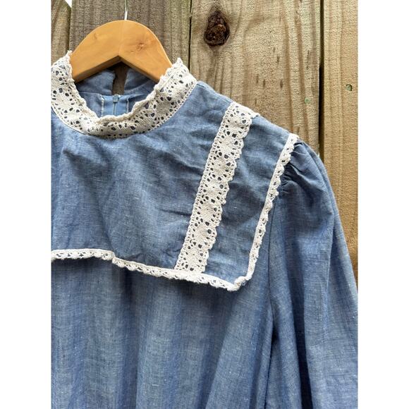 70s Chambray Prairie Dress, Lace Collar Midi - Vintage - Picture 3 of 9